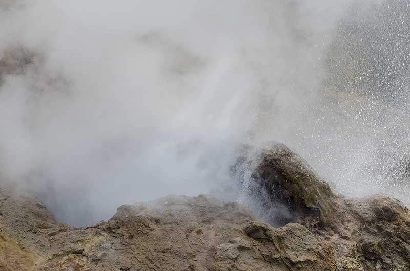 16 - Rusia - Kamchatka - Valle de los Geiseres - geiser Bolshoi